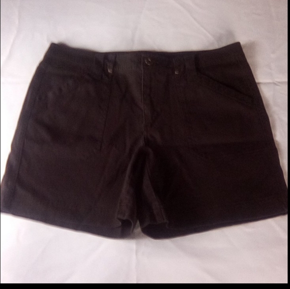 Shorts - Picture 12 of 16